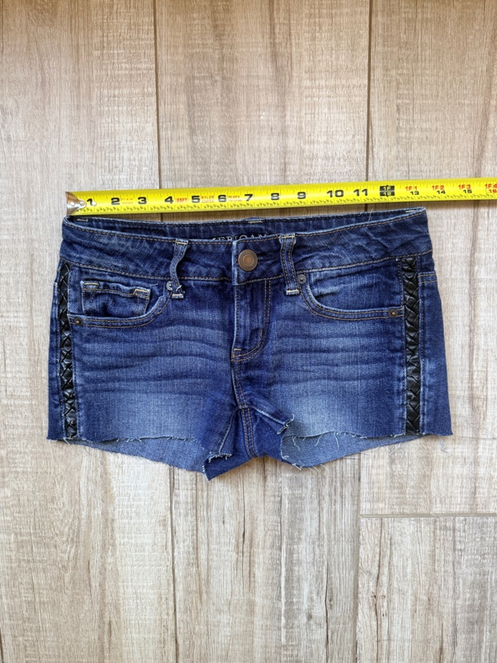 American Eagle Outfitters Low Rise Cut Off Shorts - Picture 9 of 9